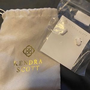 Kendra Scott Betty Earring in Gold